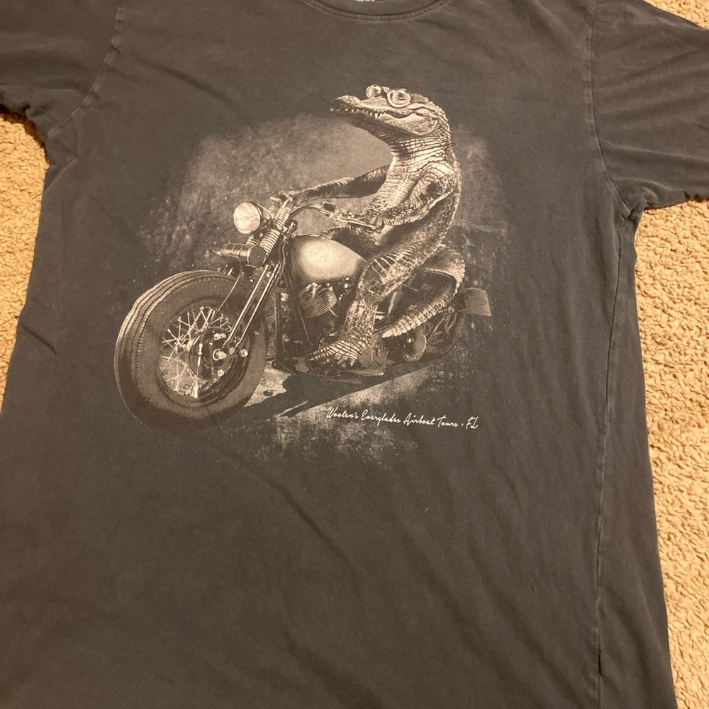 Crocodile Graphic Tee in Charcoal